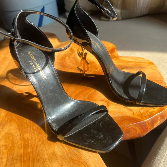 SAINT LAURENT
Opyum embellished patent-leather sandals - Picture 4 of 11